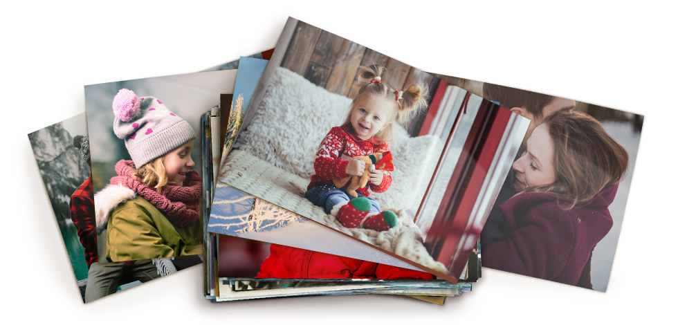 Stapel von Fotos mit einer Familie, einem Baby und einem Mädchen mit einer Blume