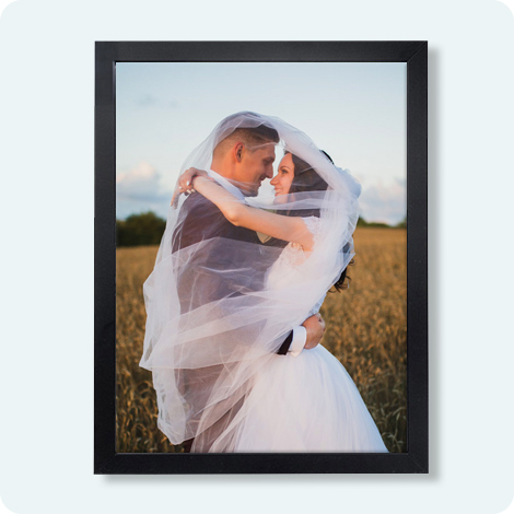 Grand poster montrant une petite fille heureuse