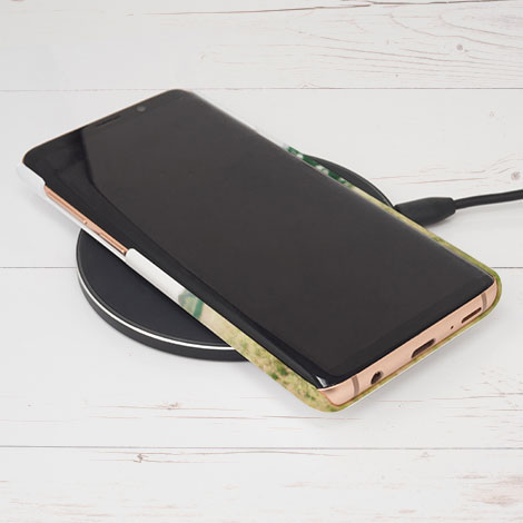 Supports wireless charging without needing to remove the case.